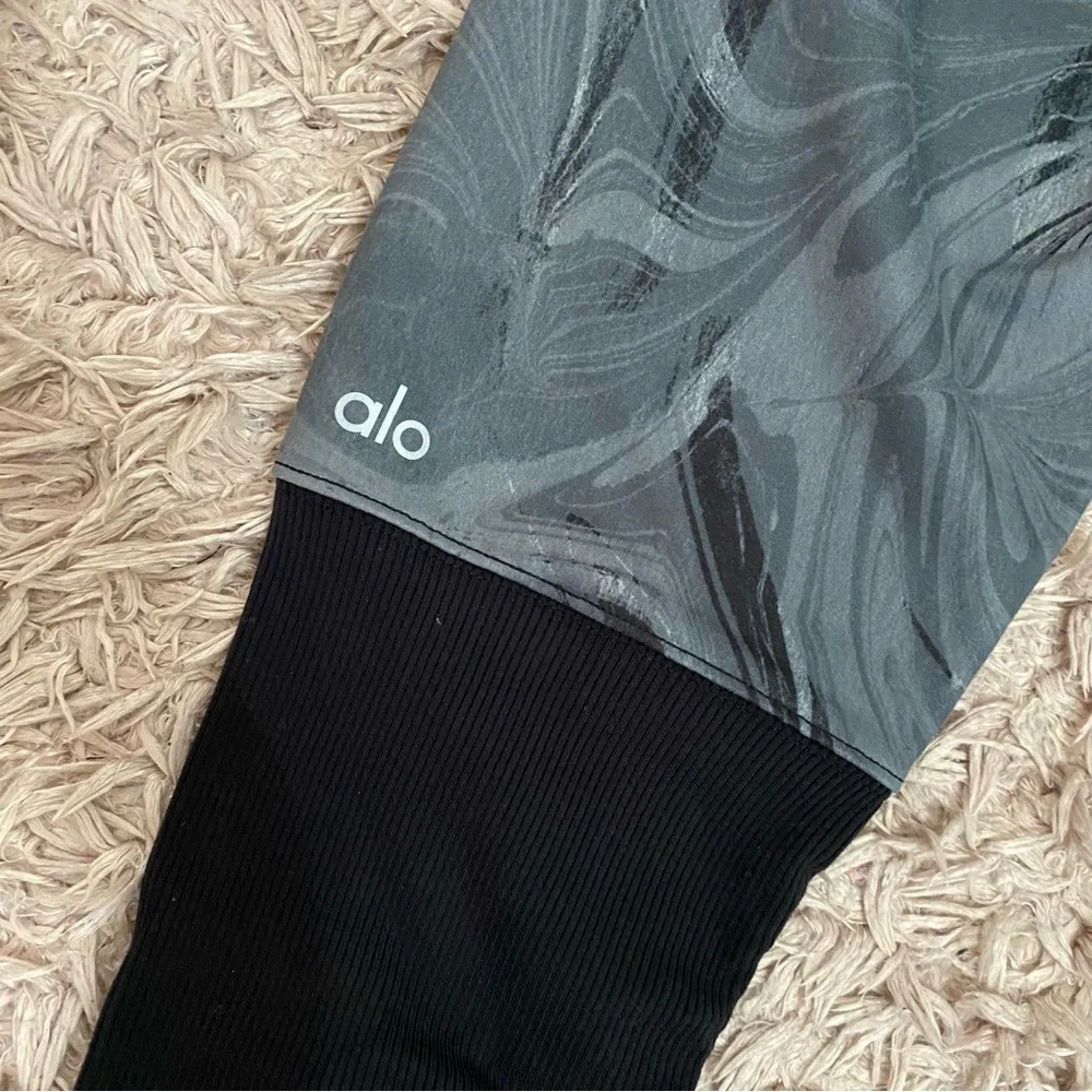 Alo Yoga | marble goddess ribbed leggings